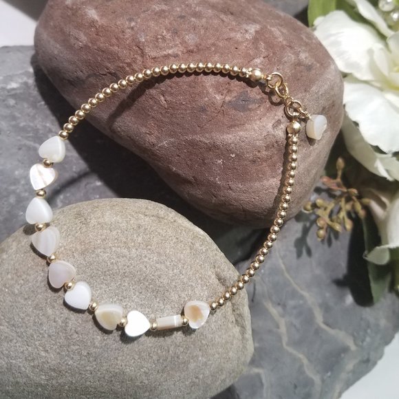 Seashell Heart Bead Bracelet Mother of Pearl - Picture 4 of 6